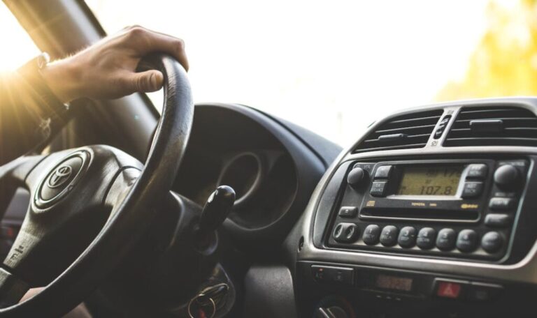 Ako neprísť o auto v insolvencii alebo v exekúcii: Kedy vám ho nemôžu zabaviť?